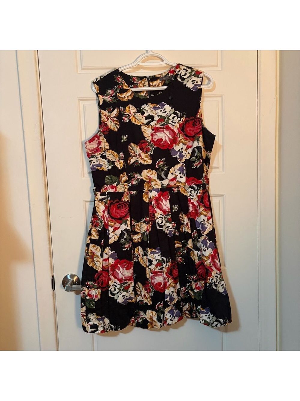 Suzy Shier Floral Pleated Dress – Size L – Sleeveless A Line - Picture 12 of 13